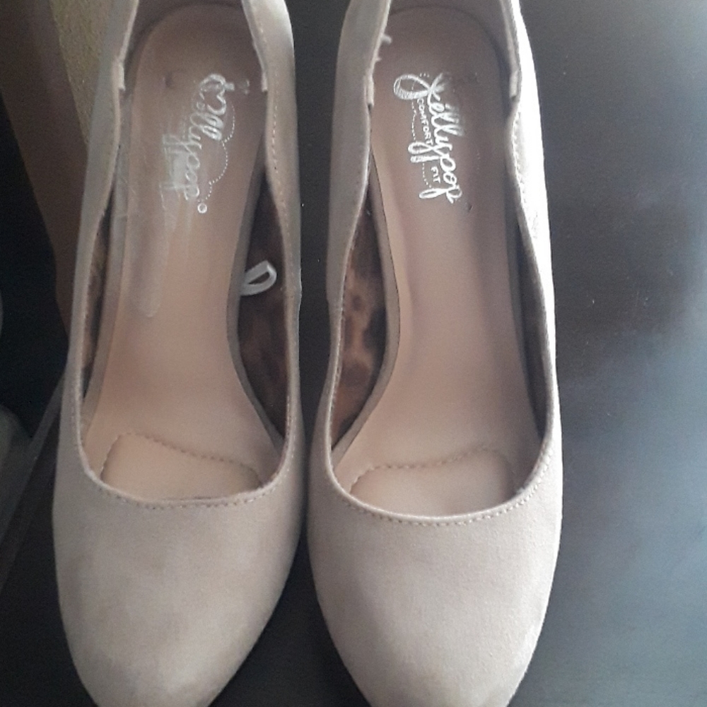shoes - Picture 2 of 3